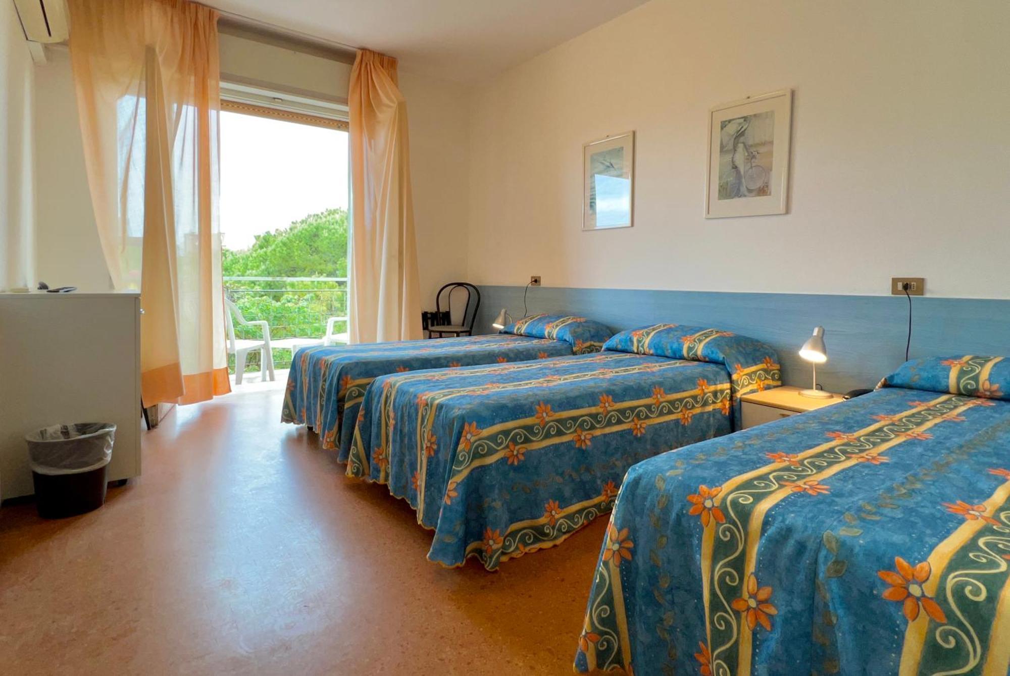Hotel Myriam Lignano Sabbiadoro Exterior foto