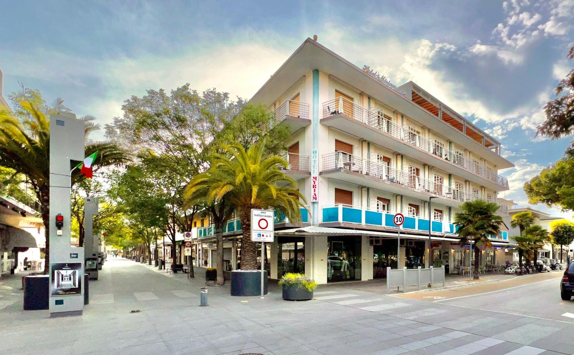 Hotel Myriam Lignano Sabbiadoro Exterior foto